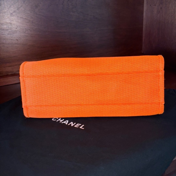 CHANEL Orange Tote Bag with Neon Accents - Picture 4 of 9